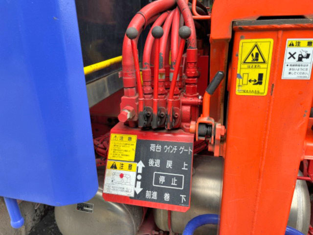 三菱ふそうファイターセーフティクレーン4段増トン（6t・8t）[写真10]