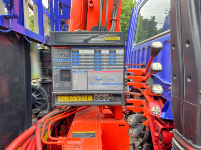 三菱ふそうファイターセーフティクレーン4段増トン（6t・8t）[写真08]