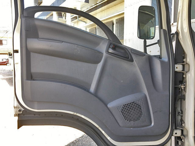 いすゞエルフ冷凍車（冷蔵車）小型（2t・3t）[写真26]