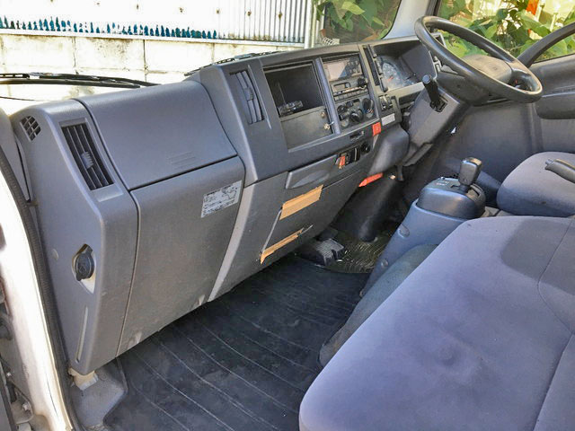 いすゞエルフ冷凍車（冷蔵車）小型（2t・3t）[写真30]