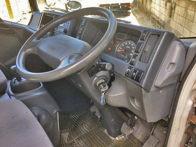 いすゞエルフ冷凍車（冷蔵車）小型（2t・3t）[写真31]