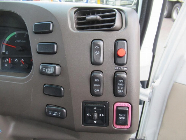 三菱ふそうローザマイクロバス[写真08]