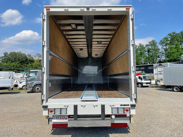 いすゞギガアルミウイング大型（10t）[写真10]