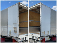 いすゞギガアルミウイング大型（10t）[写真11]