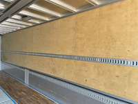 いすゞギガアルミウイング大型（10t）[写真14]