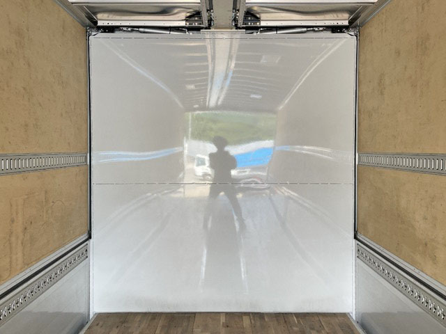 いすゞギガアルミウイング大型（10t）[写真15]