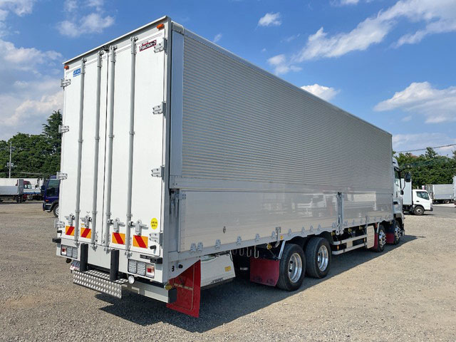 いすゞギガアルミウイング大型（10t）[写真02]