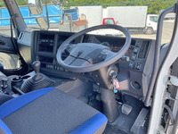 いすゞギガアルミウイング大型（10t）[写真35]