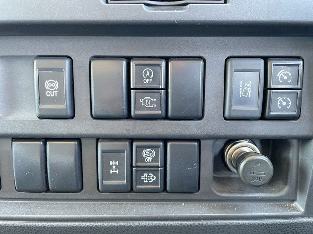 いすゞギガアルミウイング大型（10t）[写真37]