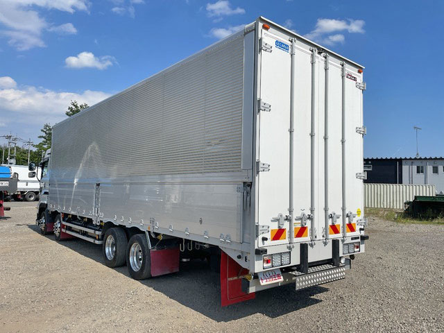 いすゞギガアルミウイング大型（10t）[写真04]