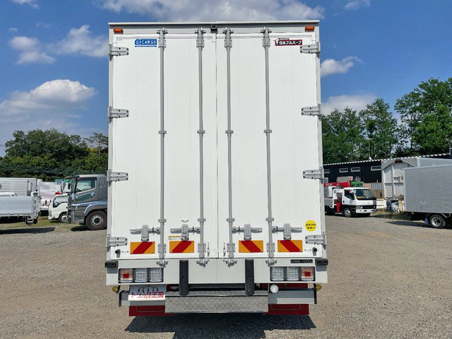 いすゞギガアルミウイング大型（10t）[写真09]