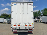 いすゞギガアルミウイング大型（10t）[写真09]