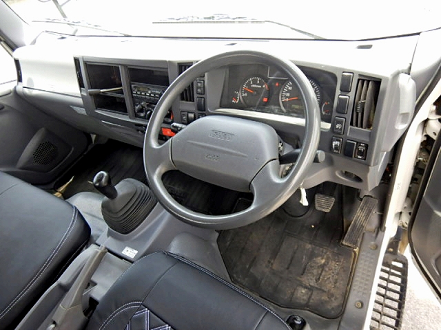 いすゞエルフクレーン4段小型（2t・3t）[写真10]