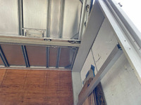 三菱ふそうスーパーグレートアルミウイング大型（10t）[写真12]