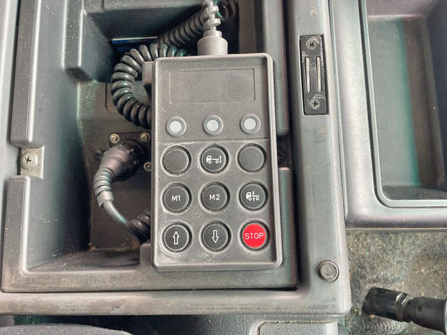 三菱ふそうスーパーグレートアルミウイング大型（10t）[写真37]