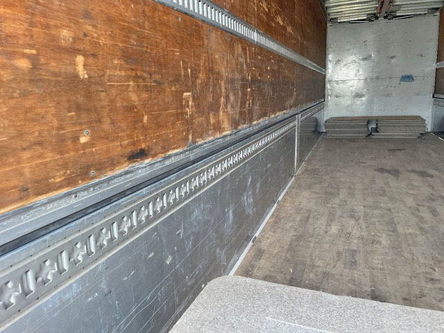 三菱ふそうスーパーグレートアルミウイング大型（10t）[写真08]