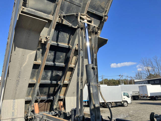 いすゞギガダンプ大型（10t）[写真19]