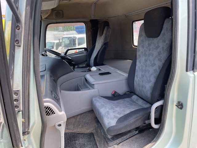 UDトラックスクオンアームロール大型（10t）[写真30]