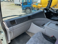 UDトラックスクオンアームロール大型（10t）[写真32]