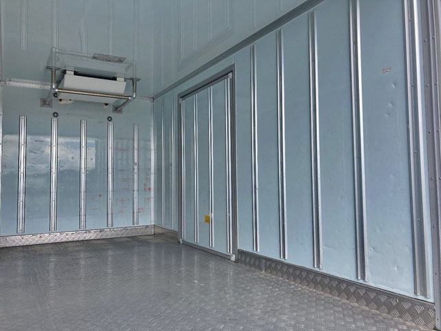 いすゞエルフ冷凍車（冷蔵車）小型（2t・3t）[写真11]