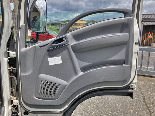 いすゞエルフ冷凍車（冷蔵車）小型（2t・3t）[写真25]