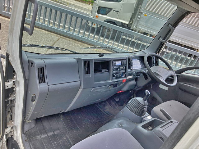 いすゞエルフ冷凍車（冷蔵車）小型（2t・3t）[写真28]