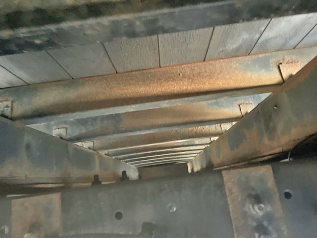 UDトラックスクオン平ボディ大型（10t）[写真15]