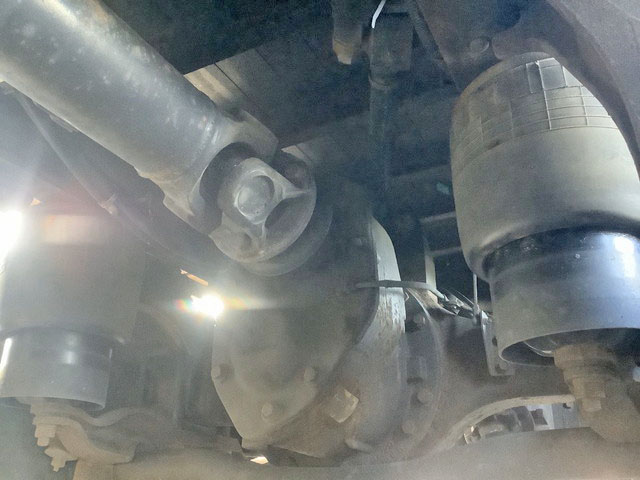 UDトラックスクオン平ボディ大型（10t）[写真22]