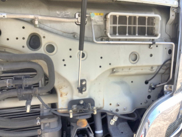 UDトラックスクオン平ボディ大型（10t）[写真26]