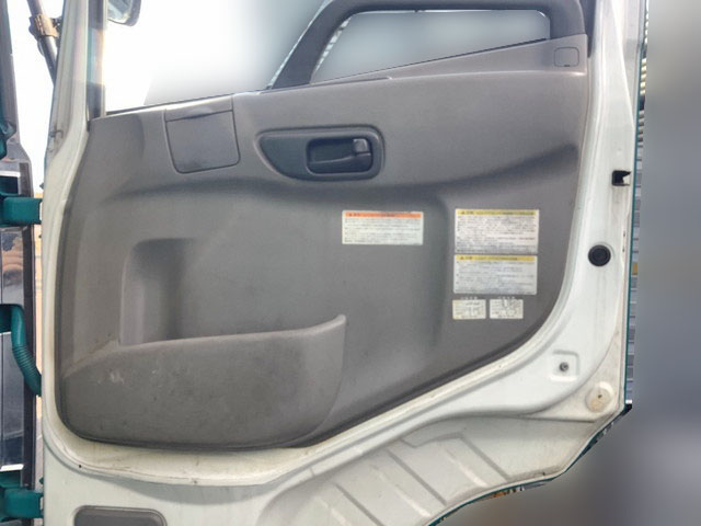 UDトラックスクオン平ボディ大型（10t）[写真28]