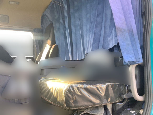 UDトラックスクオン平ボディ大型（10t）[写真30]