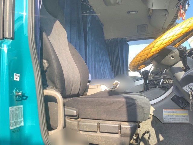 UDトラックスクオン平ボディ大型（10t）[写真31]