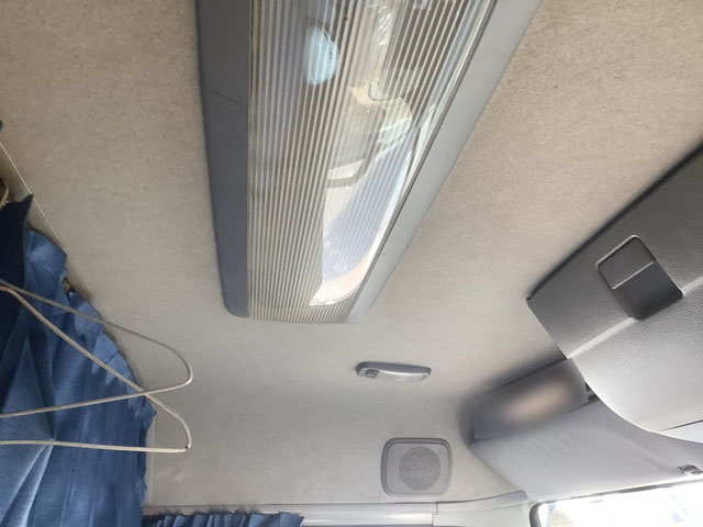 UDトラックスクオン平ボディ大型（10t）[写真33]