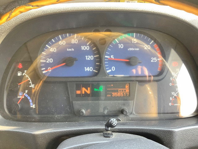 UDトラックスクオン平ボディ大型（10t）[写真37]