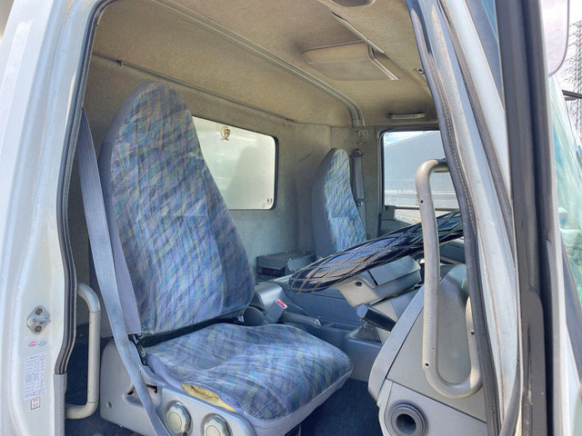 三菱ふそうファイターアルミバン中型（4t）[写真31]