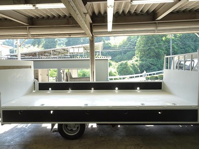 三菱ふそうキャンター平ボディ小型（2t・3t）[写真15]