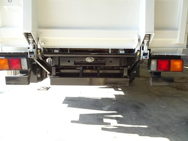 三菱ふそうキャンター平ボディ小型（2t・3t）[写真16]