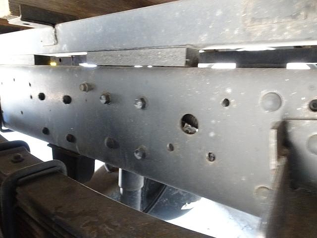 三菱ふそうキャンター平ボディ小型（2t・3t）[写真24]