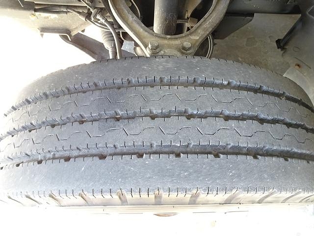 三菱ふそうキャンター平ボディ小型（2t・3t）[写真25]