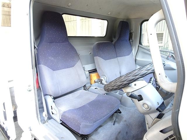 三菱ふそうキャンター平ボディ小型（2t・3t）[写真29]
