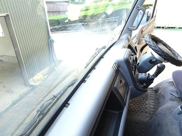 三菱ふそうキャンター平ボディ小型（2t・3t）[写真32]