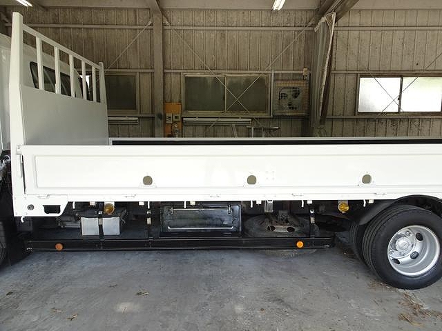 三菱ふそうキャンター平ボディ小型（2t・3t）[写真05]