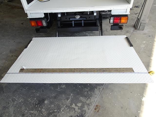 三菱ふそうキャンター平ボディ小型（2t・3t）[写真08]