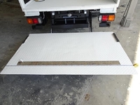 三菱ふそうキャンター平ボディ小型（2t・3t）[写真08]