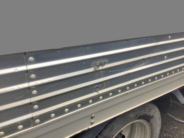 三菱ふそうキャンターアルミバン小型（2t・3t）[写真12]