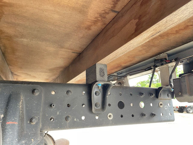 三菱ふそうキャンター平ボディ小型（2t・3t）[写真22]