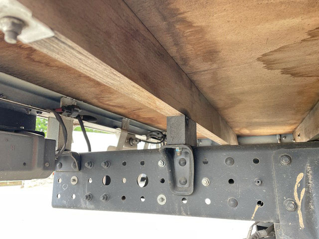 三菱ふそうキャンター平ボディ小型（2t・3t）[写真23]