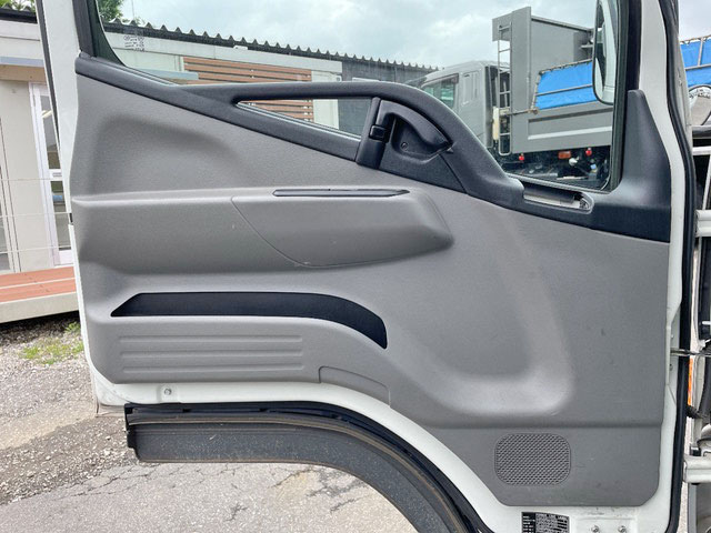 三菱ふそうキャンター平ボディ小型（2t・3t）[写真29]