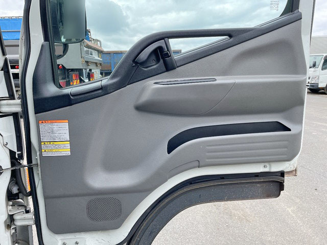 三菱ふそうキャンター平ボディ小型（2t・3t）[写真30]