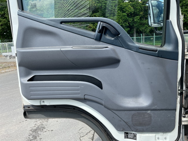 三菱ふそうキャンターアルミウイング小型（2t・3t）[写真21]